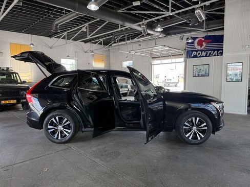 Used 2023 Volvo XC60 B5 Core image 22
