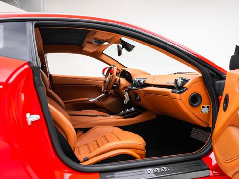 Used 2014 Ferrari F12 Berlinetta image 32