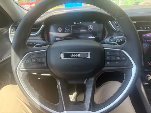 Used 2024 Jeep Grand Cherokee L Limited w/ Luxury Tech Group II AWD/4WD image 36