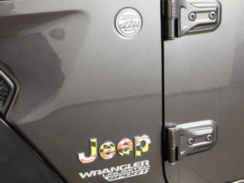 Used 2018 Jeep Wrangler Unlimited Sport S image 33