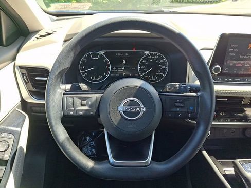 Used 2022 Nissan Rogue SV AWD/4WD image 18