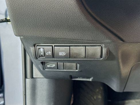 Used 2025 Toyota Corolla Cross XLE w/ Convenience Package FWD image 21
