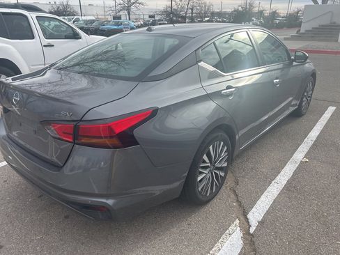Used 2024 Nissan Altima 2.5 SV image 5