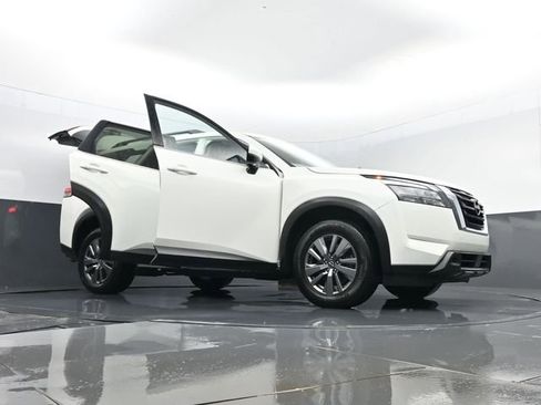 Used 2025 Nissan Pathfinder SV AWD/4WD image 33