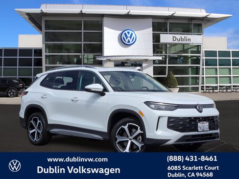 Certified 2026 Volkswagen Tiguan SE AWD/4WD image 1