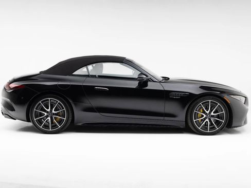 Used 2022 Mercedes-Benz SL 63 AMG 4MATIC w/ AMG Aerodynamic Package image 31