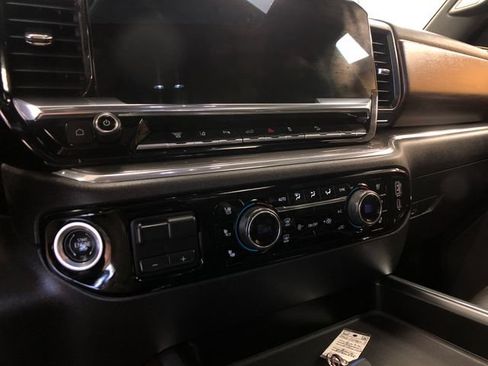 Used 2024 Chevrolet Silverado 2500 High Country w/ Midnight Edition AWD/4WD image 17