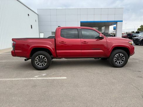 Used 2021 Toyota Tacoma TRD Sport w/ Technology Package AWD/4WD image 5