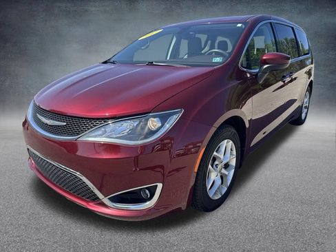 Used 2017 Chrysler Pacifica Touring Plus w/ Tire & Wheel Group FWD image 2