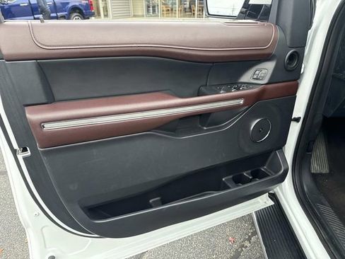 Used 2023 Ford Expedition Limited image 23