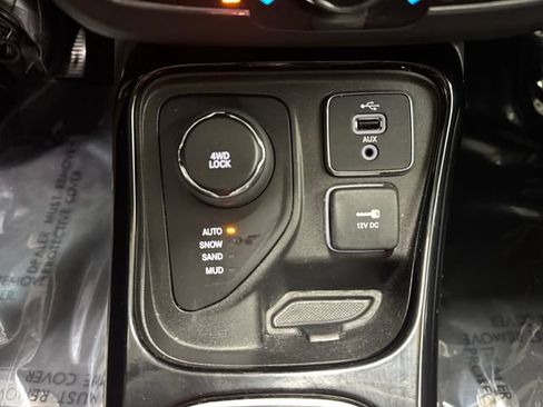 Used 2018 Jeep Compass Latitude w/ Popular Equipment Group AWD/4WD image 19