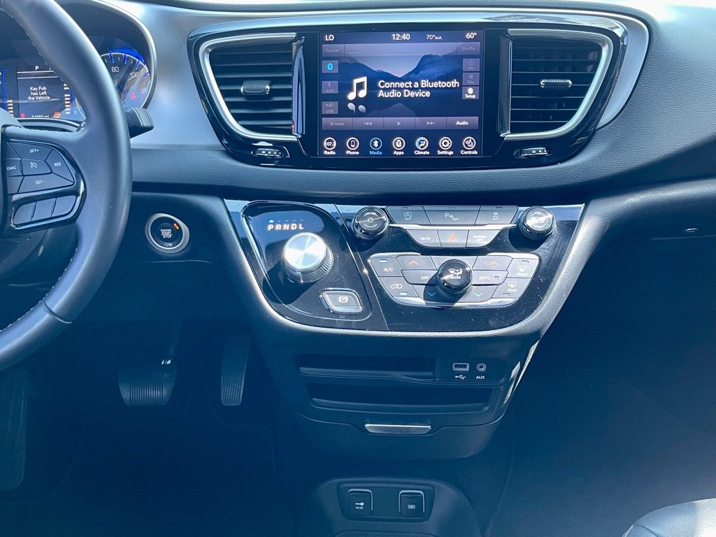 Used 2018 Chrysler Pacifica Touring-L w/ Premium Audio Group FWD image 30
