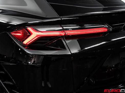 Used 2023 Lamborghini Urus S AWD/4WD image 17