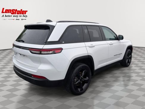 Used 2025 Jeep Grand Cherokee Altitude AWD/4WD image 5