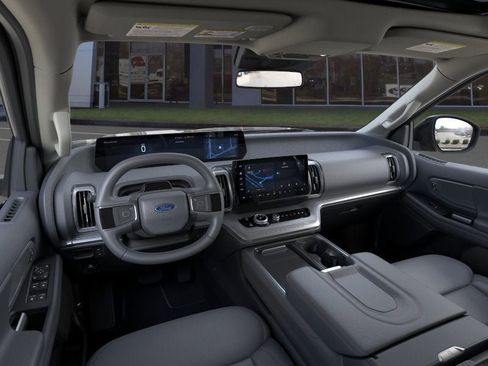 New 2026 Ford Expedition Active image 9