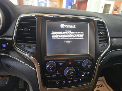 Used 2017 Jeep Grand Cherokee Limited w/ Trailer Tow Group IV image 21