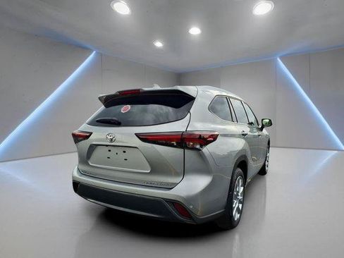 Certified 2024 Toyota Highlander Limited AWD/4WD image 24