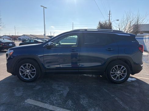 Used 2023 GMC Terrain SLT w/ Tech Package image 2