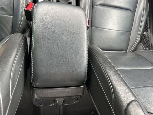 Used 2022 Jeep Wrangler Unlimited Sahara AWD/4WD image 38