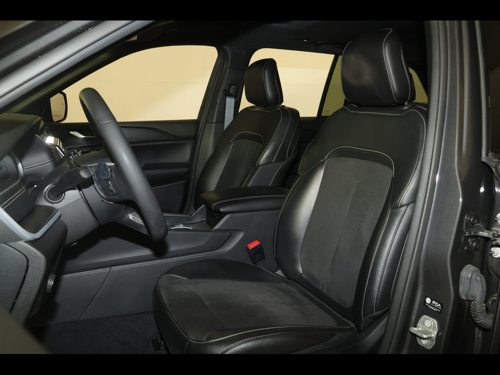 Certified 2024 Jeep Grand Cherokee Altitude AWD/4WD image 23