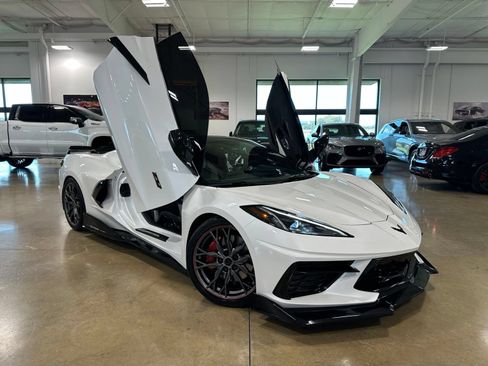 Used 2023 Chevrolet Corvette Stingray Premium Conv w/ Z51 Performance Package RWD image 2