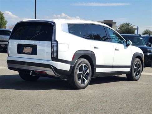 New 2026 Hyundai Ioniq 9 SE image 2