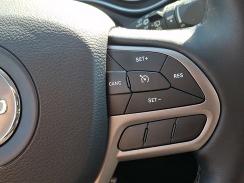 Used 2021 Jeep Cherokee Latitude Lux w/ Comfort/Convenience Group AWD/4WD image 21