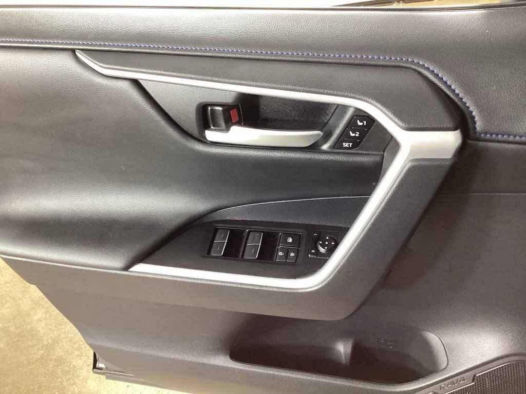 Used 2023 Toyota RAV4 XSE AWD/4WD image 11