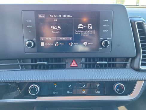 Used 2023 Kia Sportage LX image 9