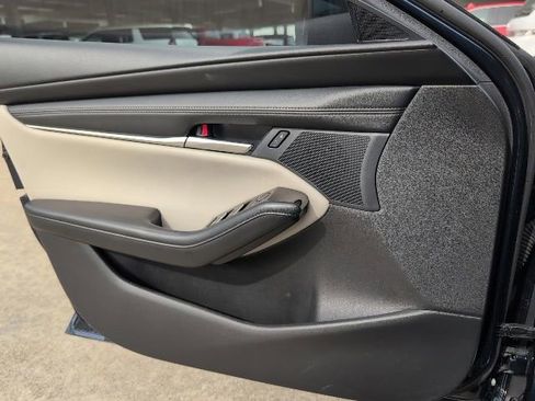 Used 2025 MAZDA MAZDA3 s image 13