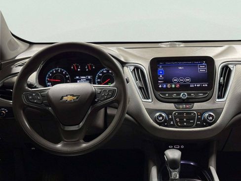 Used 2021 Chevrolet Malibu LT FWD image 23