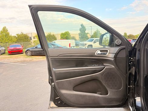 Used 2021 Jeep Grand Cherokee Laredo X AWD/4WD image 13