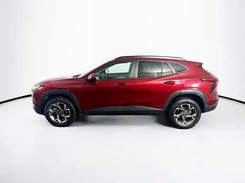 Used 2025 Chevrolet Trax LT w/ LT Convenience Package image 4