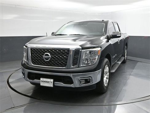 Used 2018 Nissan Titan SV image 29