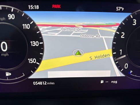 Used 2020 Land Rover Range Rover HSE image 25