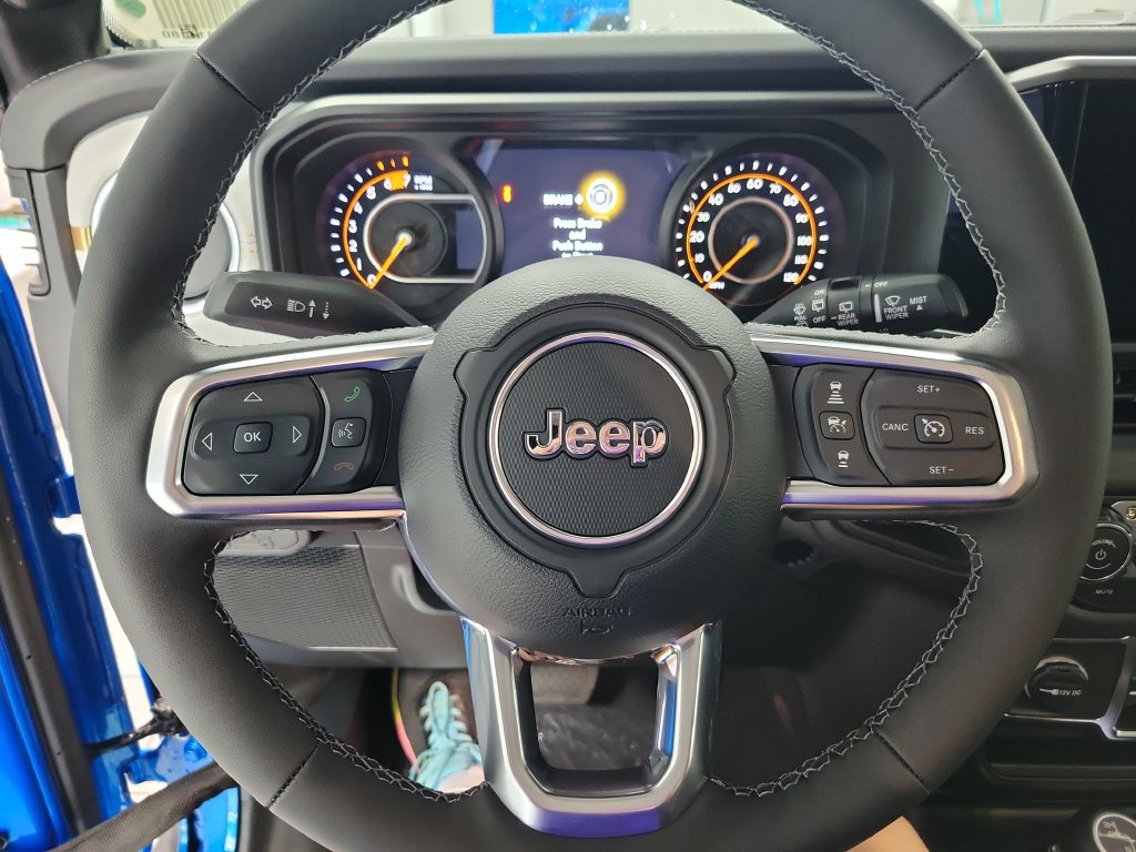 New 2026 Jeep Wrangler Unlimited Sahara w/ Whitecap Package AWD/4WD image 15