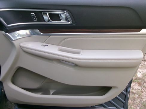 Used 2018 Ford Explorer Limited w/ Equipment Group 301A image 25