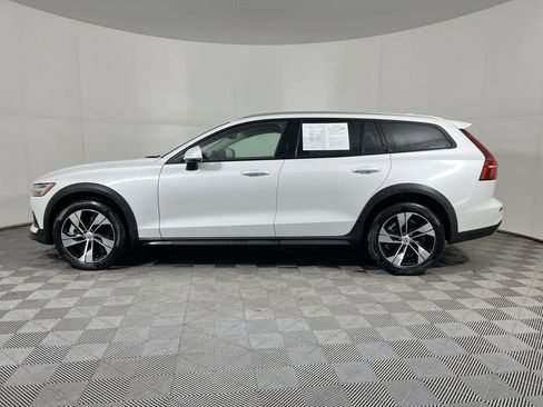 Certified 2025 Volvo V60 B5 Cross Country Plus image 7