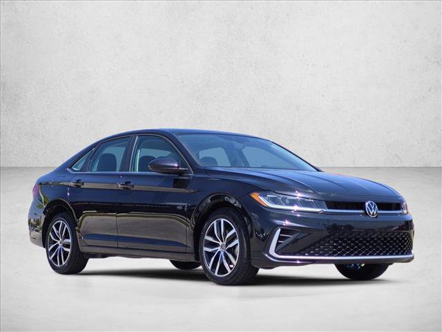 Used 2025 Volkswagen Jetta SE FWD image 3