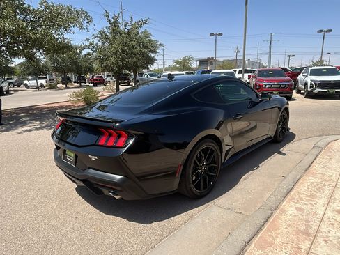 Used 2024 Ford Mustang Coupe RWD image 3