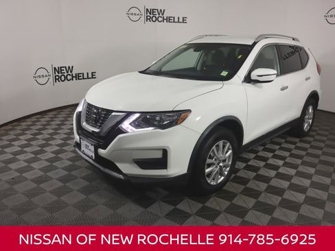 Used 2020 Nissan Rogue SV image 1