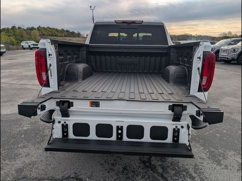 New 2026 GMC Sierra 1500 AT4 w/ AT4 Premium Package AWD/4WD image 17