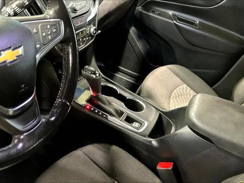 Used 2021 Chevrolet Equinox LT FWD image 18