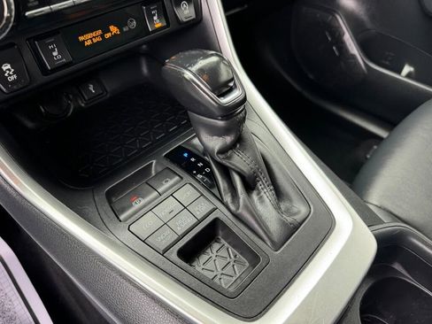 Used 2020 Toyota RAV4 XLE Premium image 15