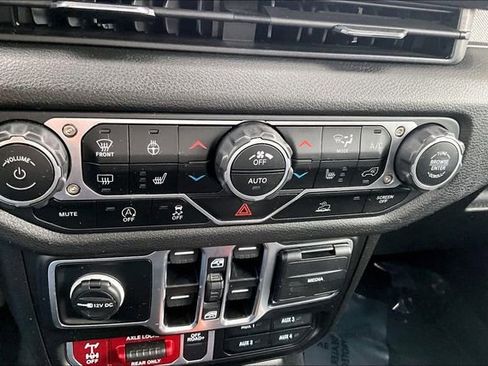 Used 2024 Jeep Wrangler Willys image 33