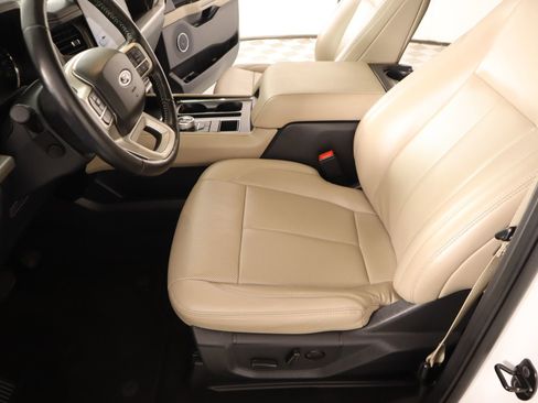 Used 2024 Ford Expedition Max XLT image 12