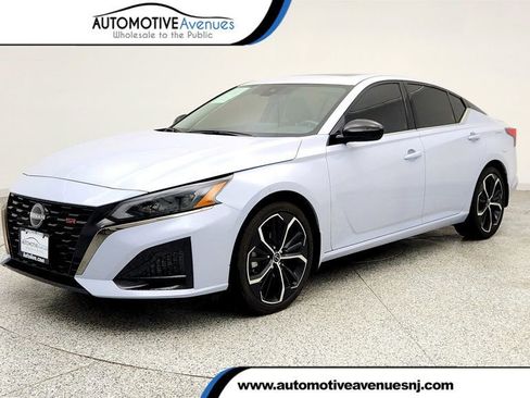 Used 2024 Nissan Altima 2.5 SR w/ SR Premium Package image 1