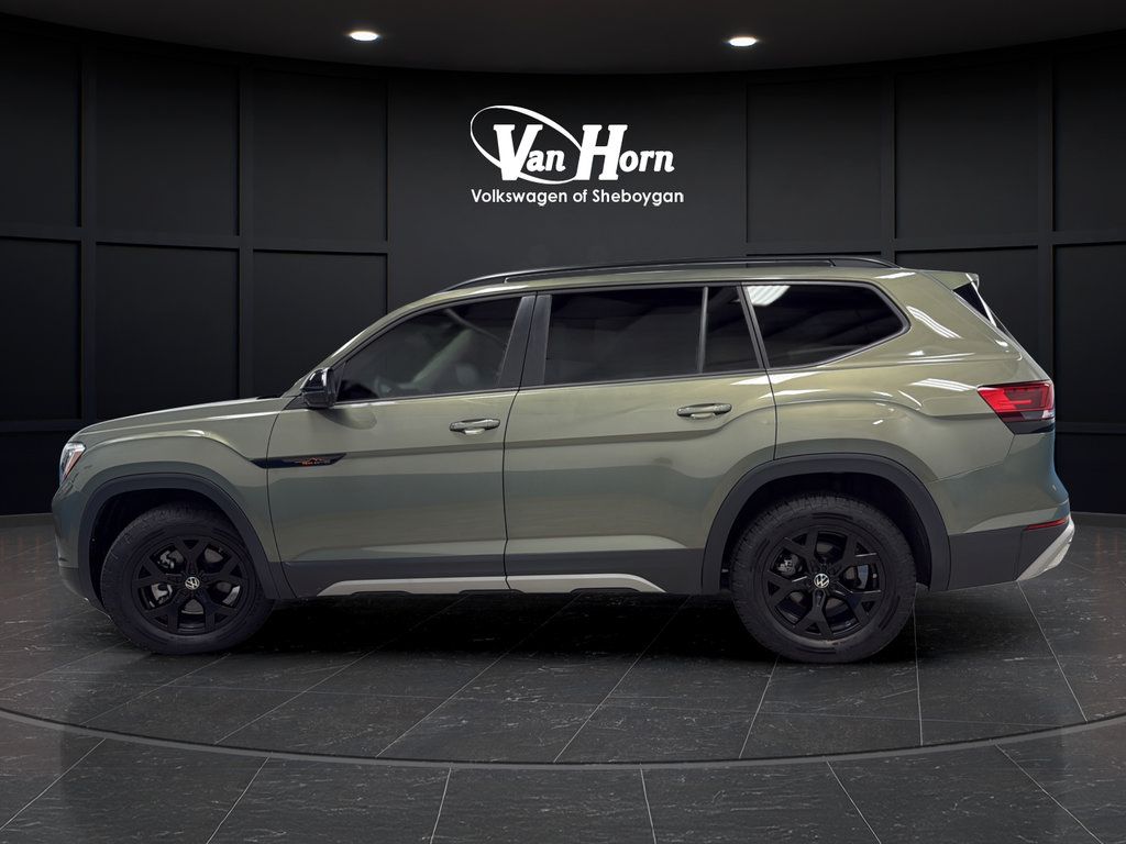 Used 2025 Volkswagen Atlas Peak Edition SE AWD/4WD image 4