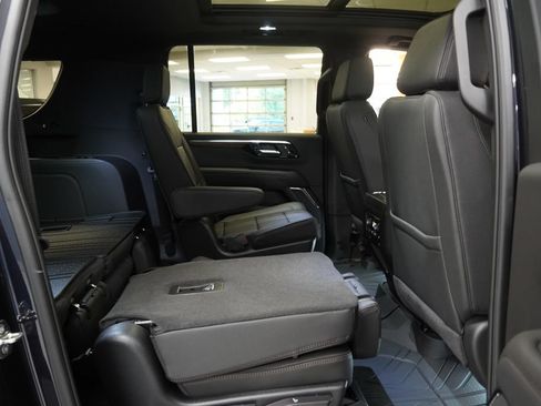 New 2026 Chevrolet Suburban High Country AWD/4WD image 36