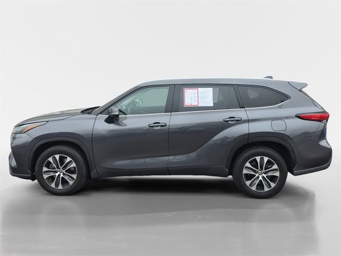 Used 2022 Toyota Highlander XLE image 7
